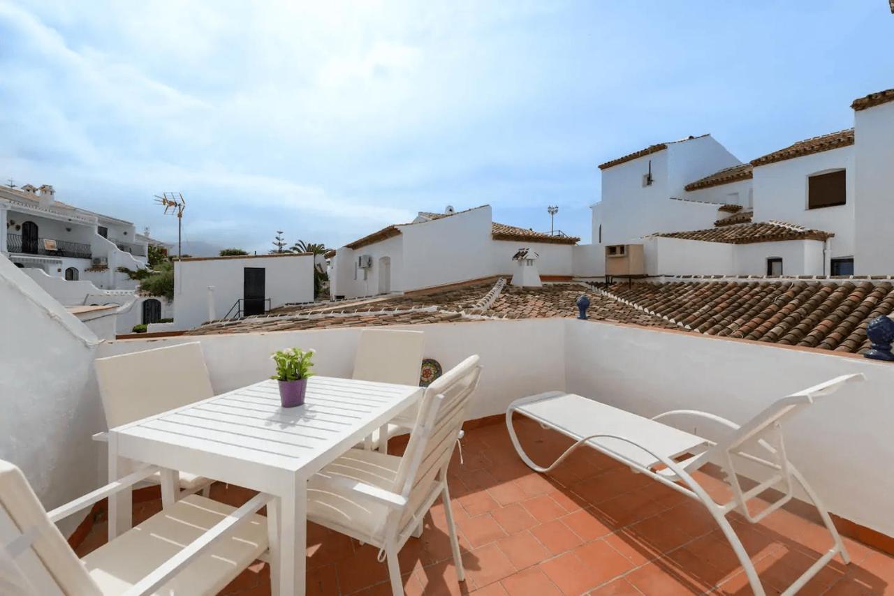 Right By The Pool Area In Capistrano Village! Apartment
